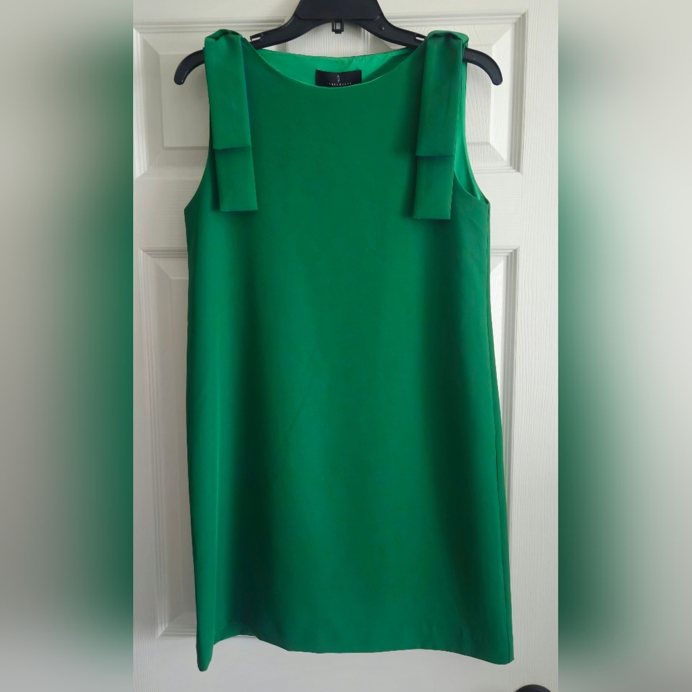 Abbey Glass Sleeveless Boat Neck Bow Shoulder Detail Shift Dress:Kelly Green: XS - Picture 3 of 13
